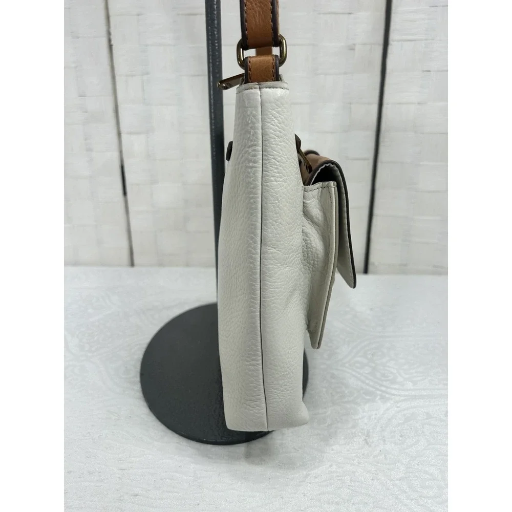 Fossil cream & brown pebbled leather purse zip closure womens